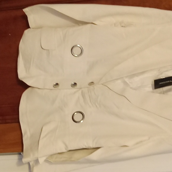 Blazer - Picture 2 of 3